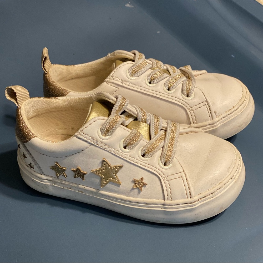 Gap Toddler sneaker size 6